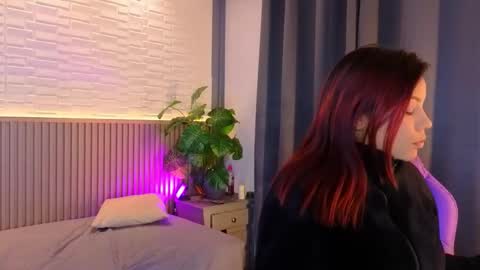 milena_lawson online show from 12/02/25, 10:42