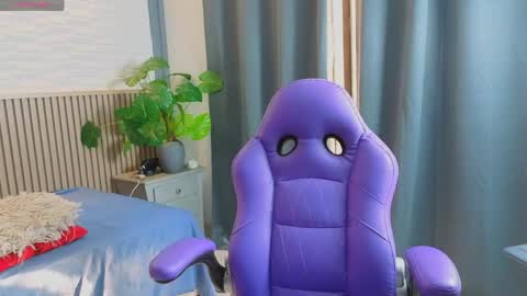 milena_lawson online show from 04/17/26, 12:30