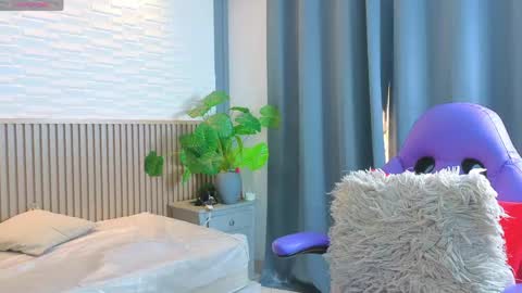 Snapshot of milena_lawson chatting on 04/25/26, 12:41 milena_lawson online show from 04/25/26, 12:41