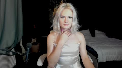 Snapshot of milena_marshmallows chatting on 12/08/24, 06:28 Milena online show from 12/08/24, 06:28