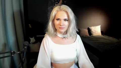 Snapshot of milena_marshmallows chatting on 02/09/25, 06:43 Milena online show from 02/09/25, 06:43