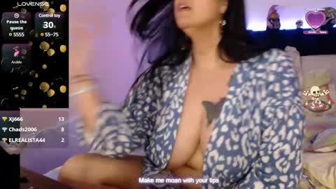 Snapshot of milenacams chatting on 12/16/24, 05:17 milena online show from 12/16/24, 05:17