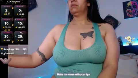 Snapshot of milenacams chatting on 12/24/24, 02:22 milena online show from 12/24/24, 02:22