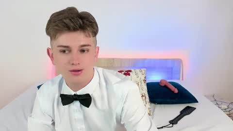 Snapshot of miless_cooper chatting on 06/17/26, 03:31 Miles online show from 06/17/26, 03:31