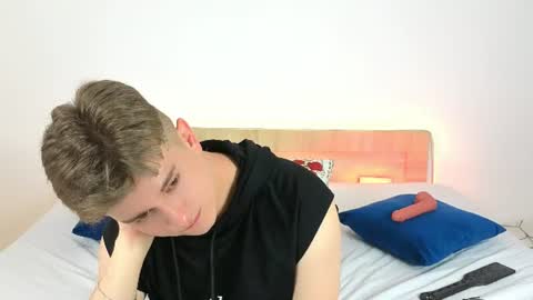 Snapshot of miless_cooper chatting on 06/18/26, 03:51 Miles online show from 06/18/26, 03:51