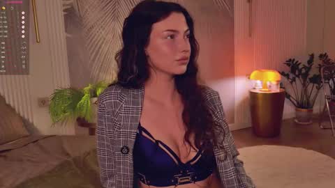 Snapshot of miley_smile chatting on 11/25/25, 05:51 Miley online show from 11/25/25, 05:51