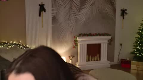 Snapshot of miley_smile chatting on 12/16/25, 08:19 Miley online show from 12/16/25, 08:19