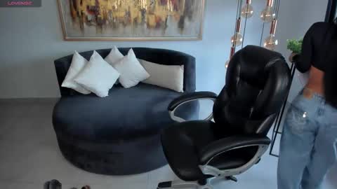 Miley Cruz  IG miley model23 online show from 10/29/25, 08:54