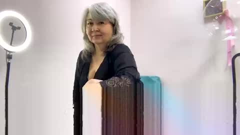 Snapshot of milf_charlotty chatting on 02/13/25, 02:01 Charlotte online show from 02/13/25, 02:01