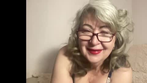 Snapshot of milf_charlotty chatting on 05/15/26, 01:45 Charlotte online show from 05/15/26, 01:45