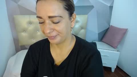 Snapshot of milf_hugeboobs chatting on 10/27/25, 11:03 milf_hugeboobs online show from 10/27/25, 11:03