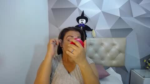 Snapshot of milf_hugeboobs chatting on 10/29/25, 06:31 milf_hugeboobs online show from 10/29/25, 06:31