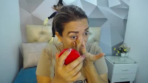 Snapshot of milf_hugeboobs chatting on 10/30/25, 11:00 milf_hugeboobs online show from 10/30/25, 11:00