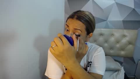 milf_hugeboobs online show from 12/16/25, 10:53