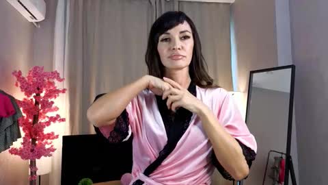 Snapshot of milf_mamyy chatting on 10/10/25, 07:18 Filicia online show from 10/10/25, 07:18