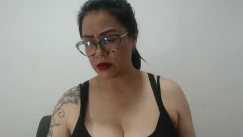 Snapshot of milfcamila367608 chatting on 10/23/25, 04:01 camila online show from 10/23/25, 04:01