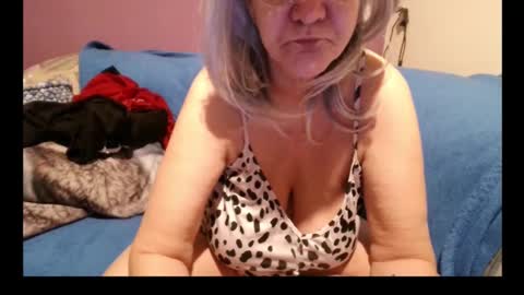 Snapshot of milfchantal chatting on 01/25/25, 02:58 Milfchantal online show from 01/25/25, 02:58