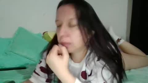 Snapshot of milfevha chatting on 01/18/25, 12:35 milfevha online show from 01/18/25, 12:35