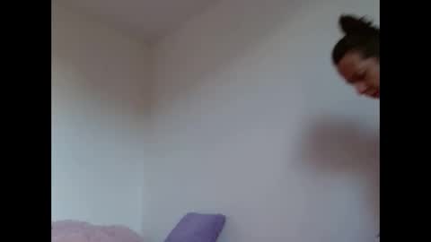 Snapshot of milfevha chatting on 12/17/25, 09:32 milfevha online show from 12/17/25, 09:32