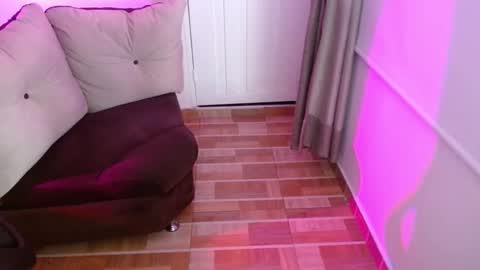Snapshot of milfrosalie chatting on 03/05/25, 12:16 Rosalie online show from 03/05/25, 12:16
