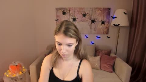 Snapshot of milinafox chatting on 10/19/25, 01:06 milinafox online show from 10/19/25, 01:06