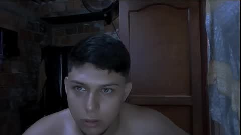 Snapshot of milk_boy25 chatting on 10/23/25, 09:46 milk_boy25 online show from 10/23/25, 09:46