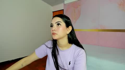 Snapshot of milk_candy16 chatting on 09/19/25, 01:01 S O F I A online show from 09/19/25, 01:01