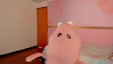 Snapshot of milk_candy16 chatting on 10/11/25, 12:36 S O F I A online show from 10/11/25, 12:36