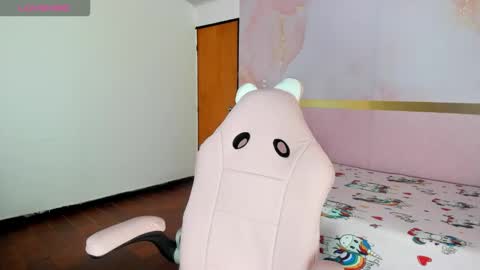 Snapshot of milk_candy16 chatting on 10/17/25, 12:30 S O F I A online show from 10/17/25, 12:30