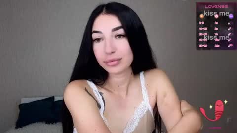 milkiss_kiss online show from 06/17/26, 06:16