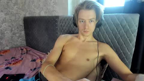 Isaac online show from 09/12/25, 07:08