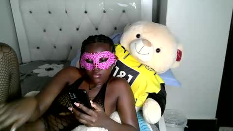 Snapshot of milkybee3000 chatting on 11/27/25, 10:56 Milkybee online show from 11/27/25, 10:56