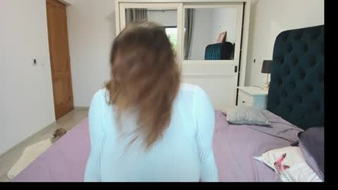 Livia online show from 09/12/25, 01:33