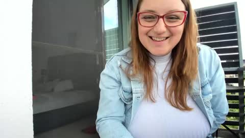 Snapshot of milkykandy chatting on 05/10/26, 01:49 Livia online show from 05/10/26, 01:49