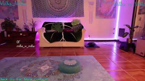 milla_milla online show from 12/08/24, 09:13