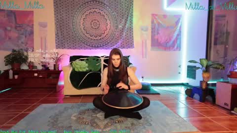 milla_milla online show from 01/01/25, 06:15