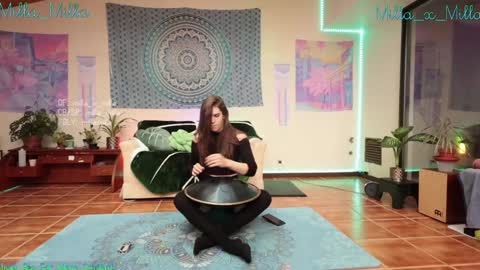 milla_milla online show from 01/16/25, 08:14