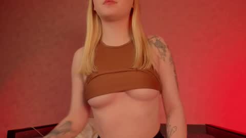 Milla online show from 09/15/25, 08:20