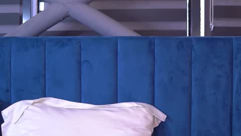 Milla online show from 10/06/25, 05:49