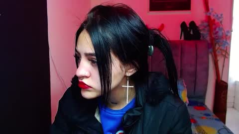 Snapshot of millacounisslosexanal chatting on 10/06/25, 01:19 Violeta online show from 10/06/25, 01:19