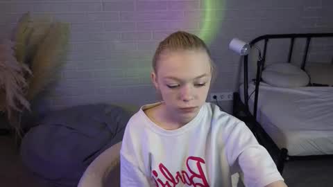 Hello  Im Mila online show from 09/17/25, 08:16