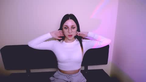 Milla online show from 11/25/25, 08:36