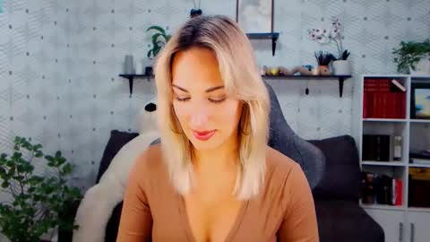 Snapshot of millaxqueen chatting on 10/26/25, 02:56 MillaXQueen online show from 10/26/25, 02:56