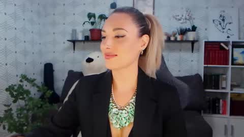 MillaXQueen online show from 05/15/26, 03:19
