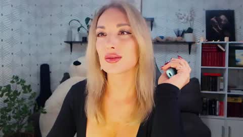 MillaXQueen online show from 06/29/26, 07:36