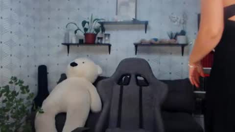 MillaXQueen online show from 06/30/26, 04:30