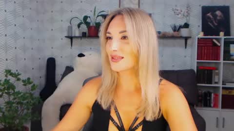 MillaXQueen online show from 07/28/26, 12:59
