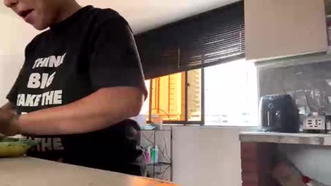 Im girl my name is Johana  online show from 10/24/25, 01:51