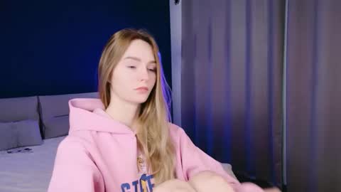 Mila online show from 11/23/25, 07:08