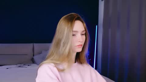 Mila online show from 12/01/25, 07:13